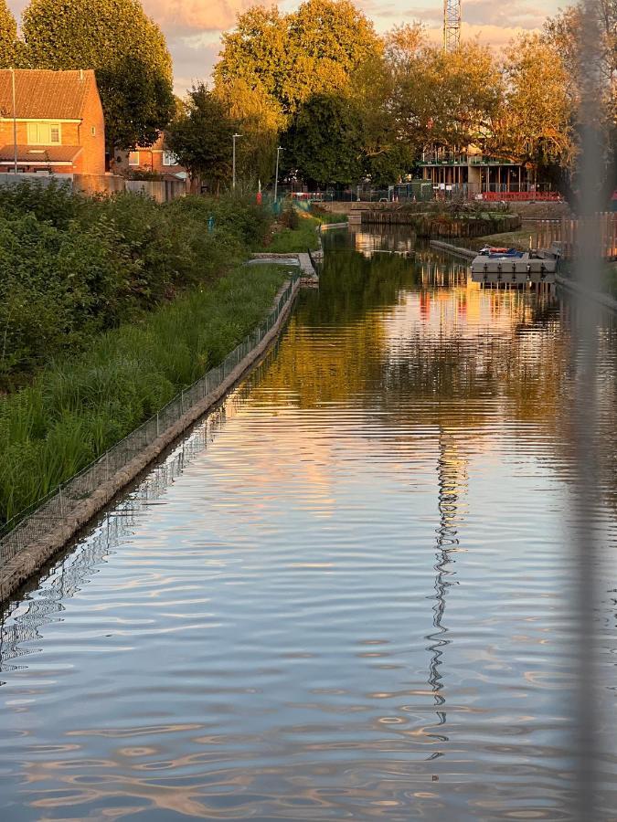 Mona'S Home Dagenham Dış mekan fotoğraf